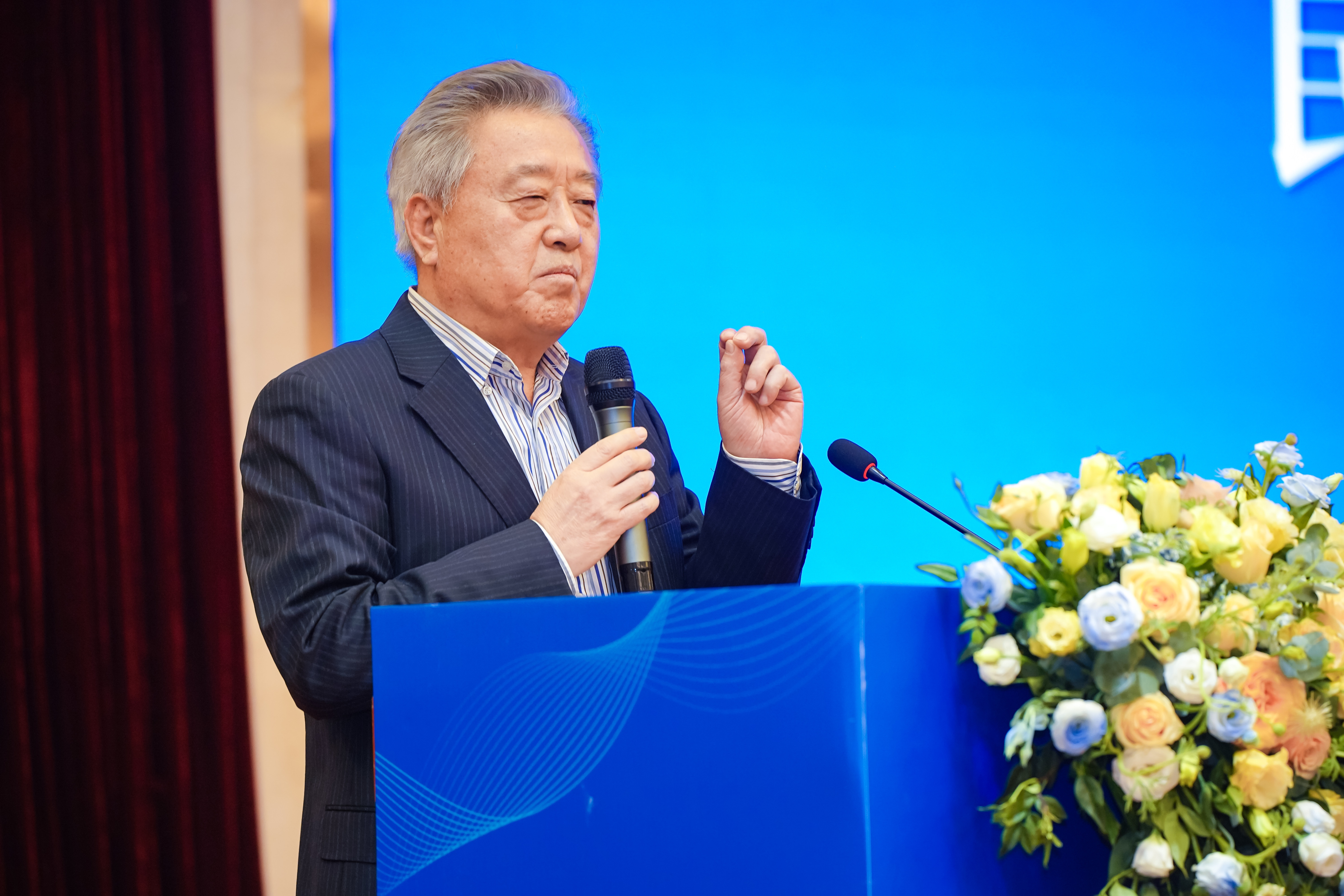 孙华璞教授