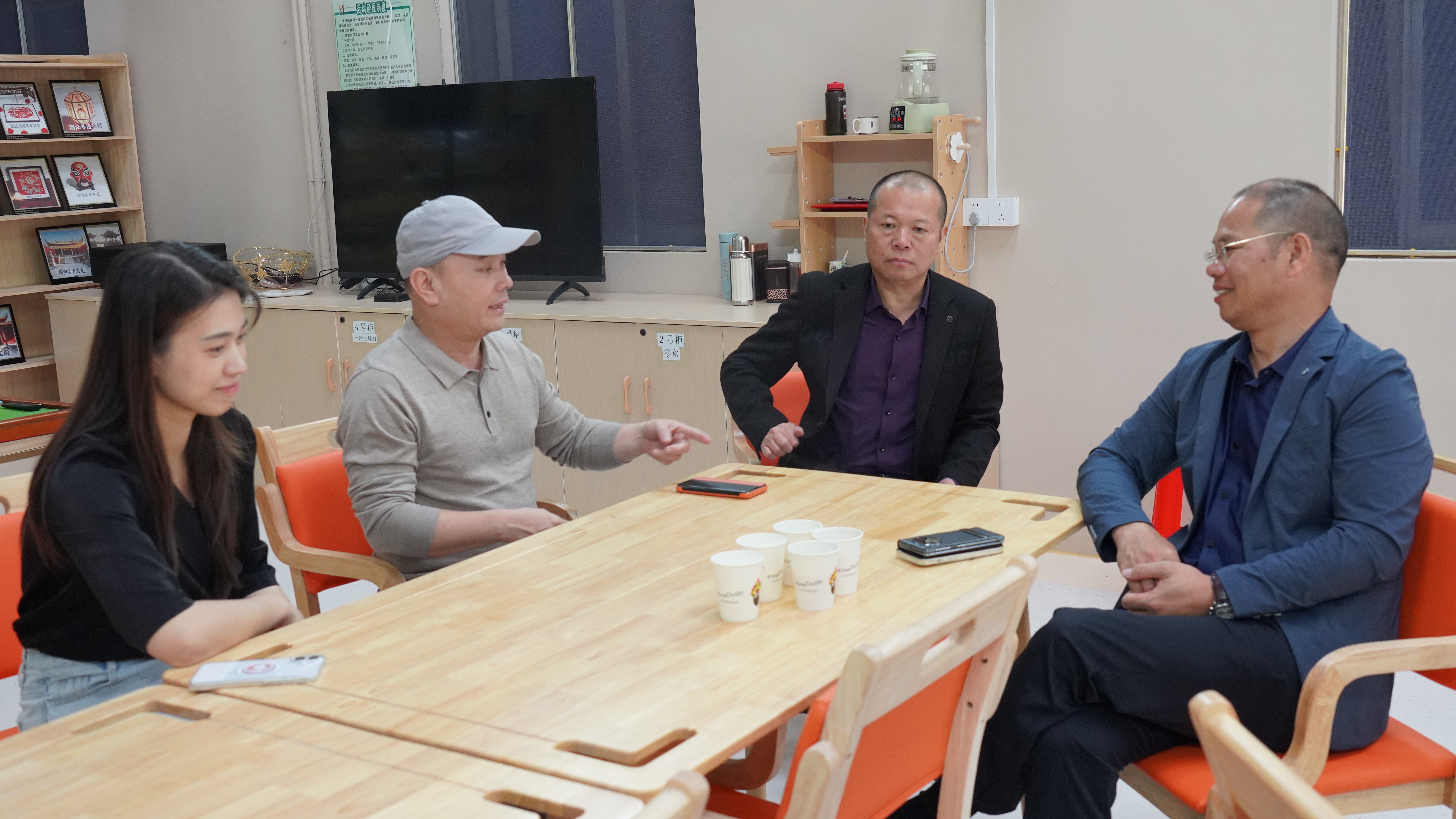 汪老师与青溪颐养园园区负责人探讨交流